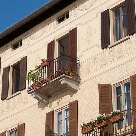 Cavour *